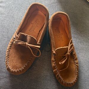 Minnetonka Men’s Tan Suede Moccasin Slip-Ons
